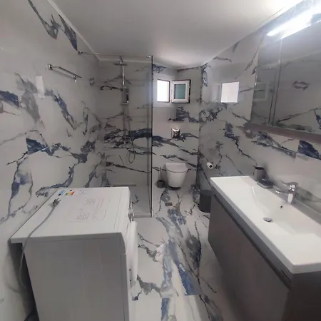 Alexa's Center Daire Corinth